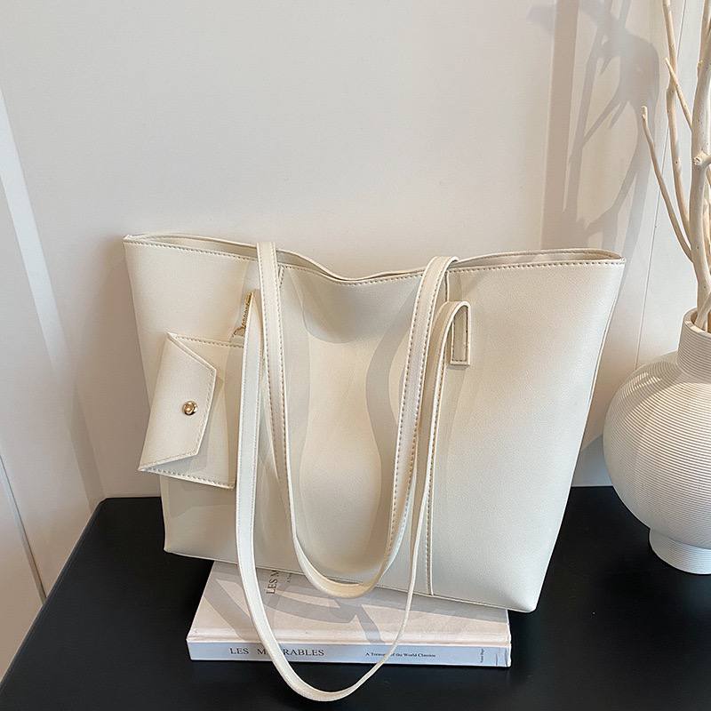 Brenda tote🎀✨