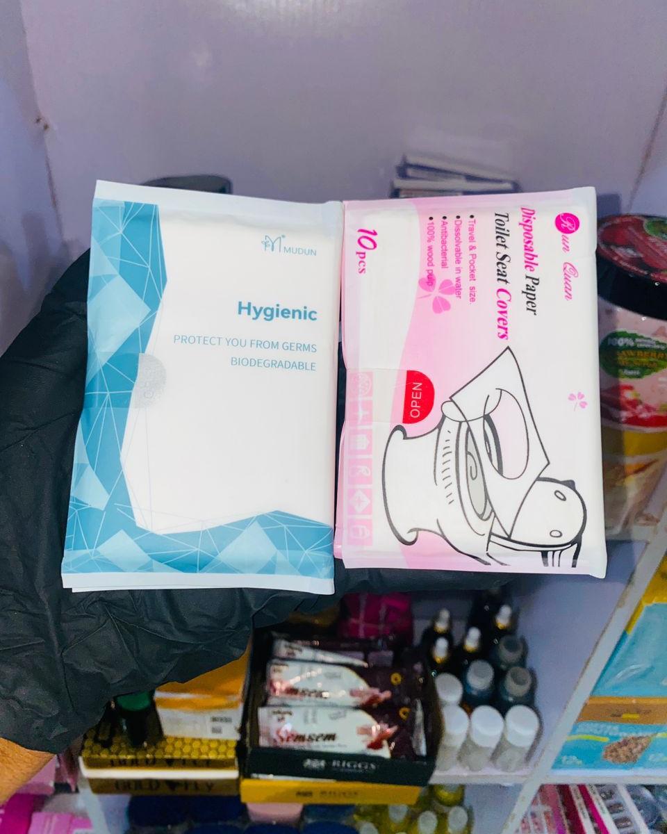 Disposable toilet sit covers