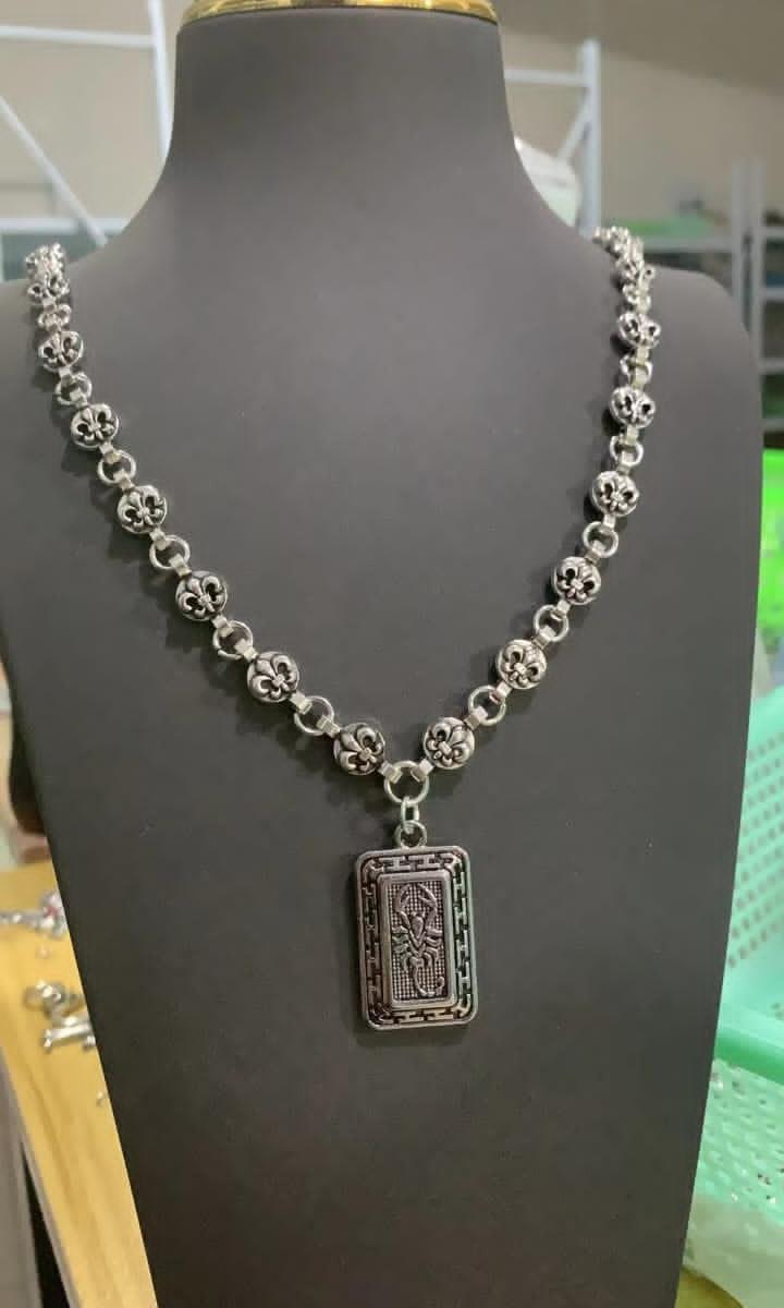 Men neckpiece