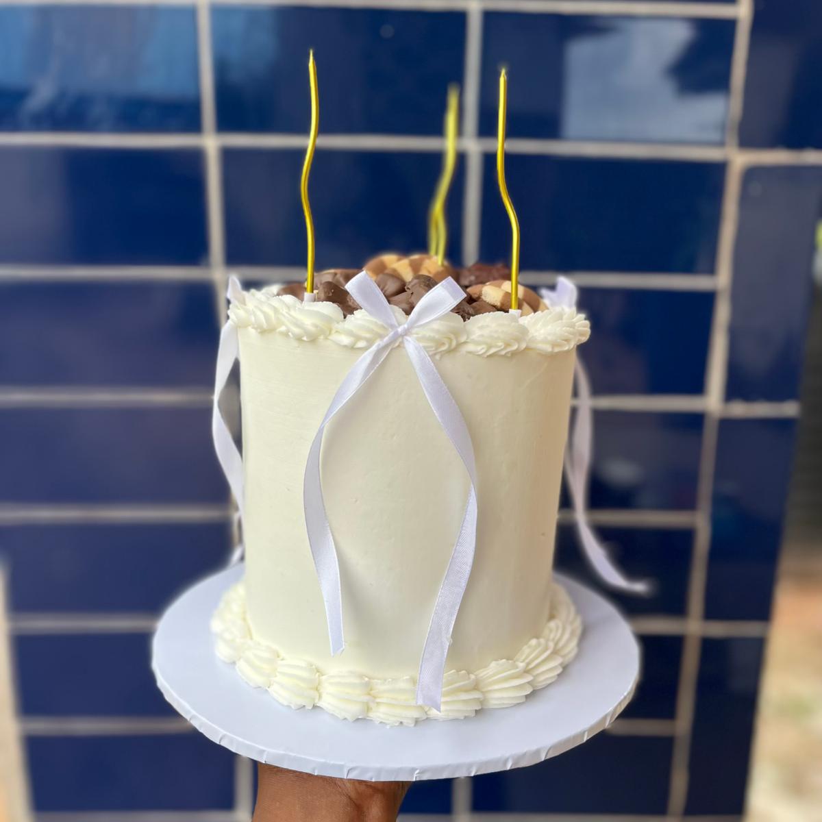 Size 6 inches, 2 layers cake